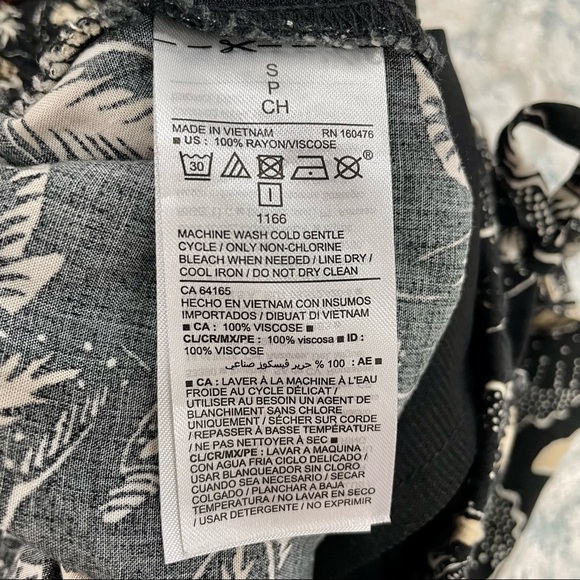 Old Navy Floral Printed Drawstring Shorts - Picture 6 of 6